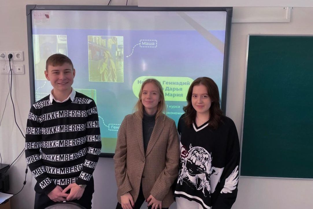 Faculty Ambassadors Gennady Novikov, Daria Ogneva and Maria Levina performed at Lyceum №19 (in Korolev)