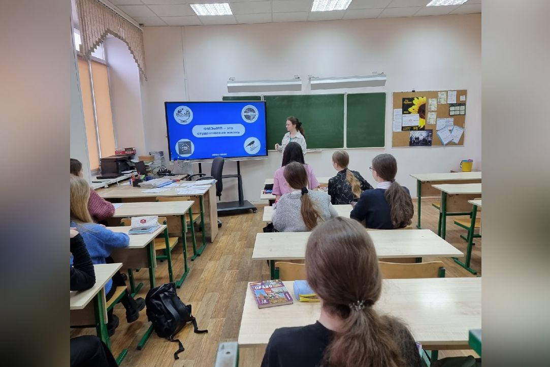 Faculty Ambassador Lebedeva Daria performed at School №49 (Yaroslavl)
