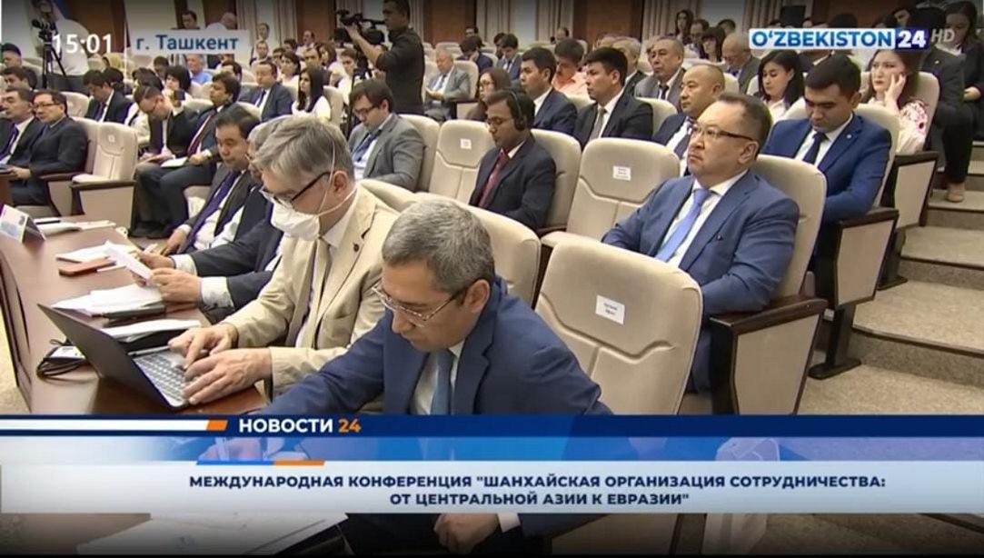 Иллюстрация к новости: А.В.Лукин и Д.П.Новиков на конференции в Узбекистане