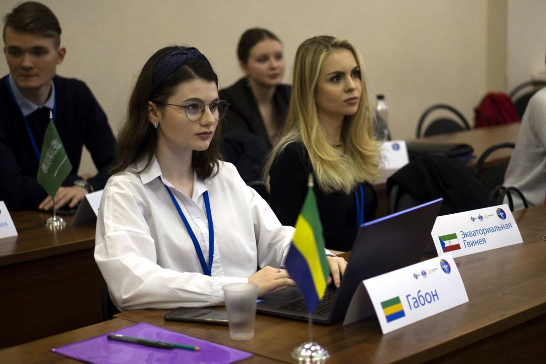 Дали Галаева, студентка 2 курса ОП «Международные отношения» приняла участие в VIII Модели ОПЕК 2023