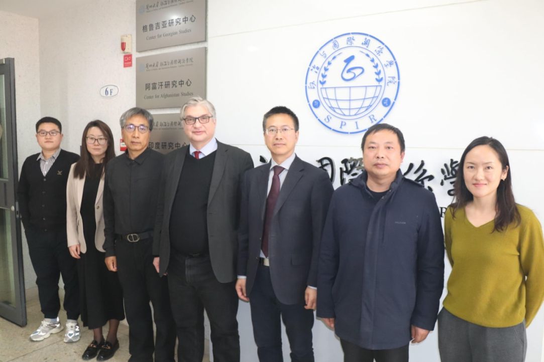 Alexander Lukin's visit to Lanzhou University